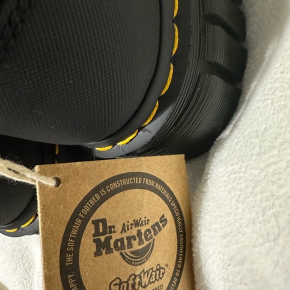 BRAND NEW: Dr. Martens - Picture 4 of 17
